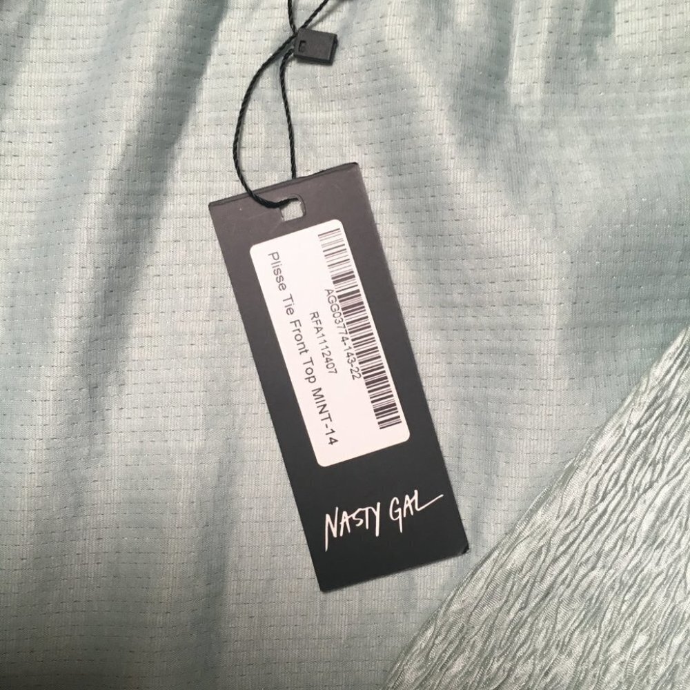 Nasty Gal Collection Small Mint color Plisse Tie Front Top Size 14 - Picture 8 of 11